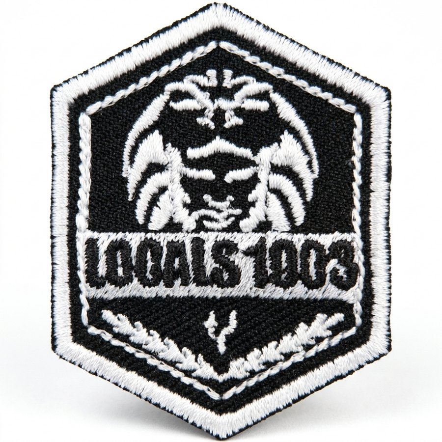 Embleem om op te strijken LOCALS1903, productfoto op witte achtergrond